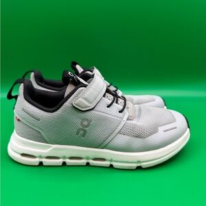 On Running Kids Light Gray and Black Mesh Sneaker